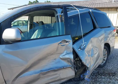 2011 Toyota Sienna Limited z USA, uszkodzony, nr VIN 5TDDK3DC9BS008275